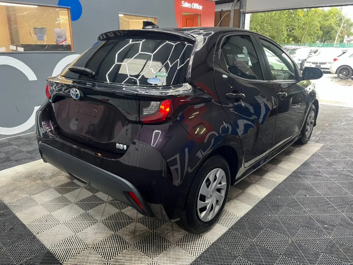 Toyota Yaris 2020 TOYOTA YARIS HYBRID X 1.5 AUTOMA - Image 3