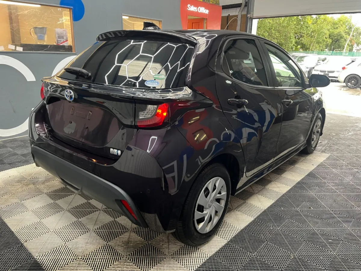 Toyota Yaris 2020 TOYOTA YARIS HYBRID X 1.5 AUTOMA - Image 6