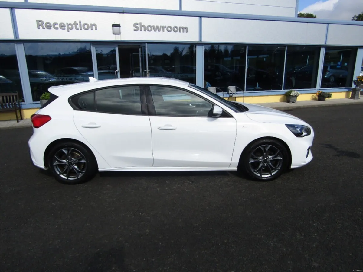 Ford Focus 1.5 TDCI 120PS 5 5DR ST-LINE - Image 3
