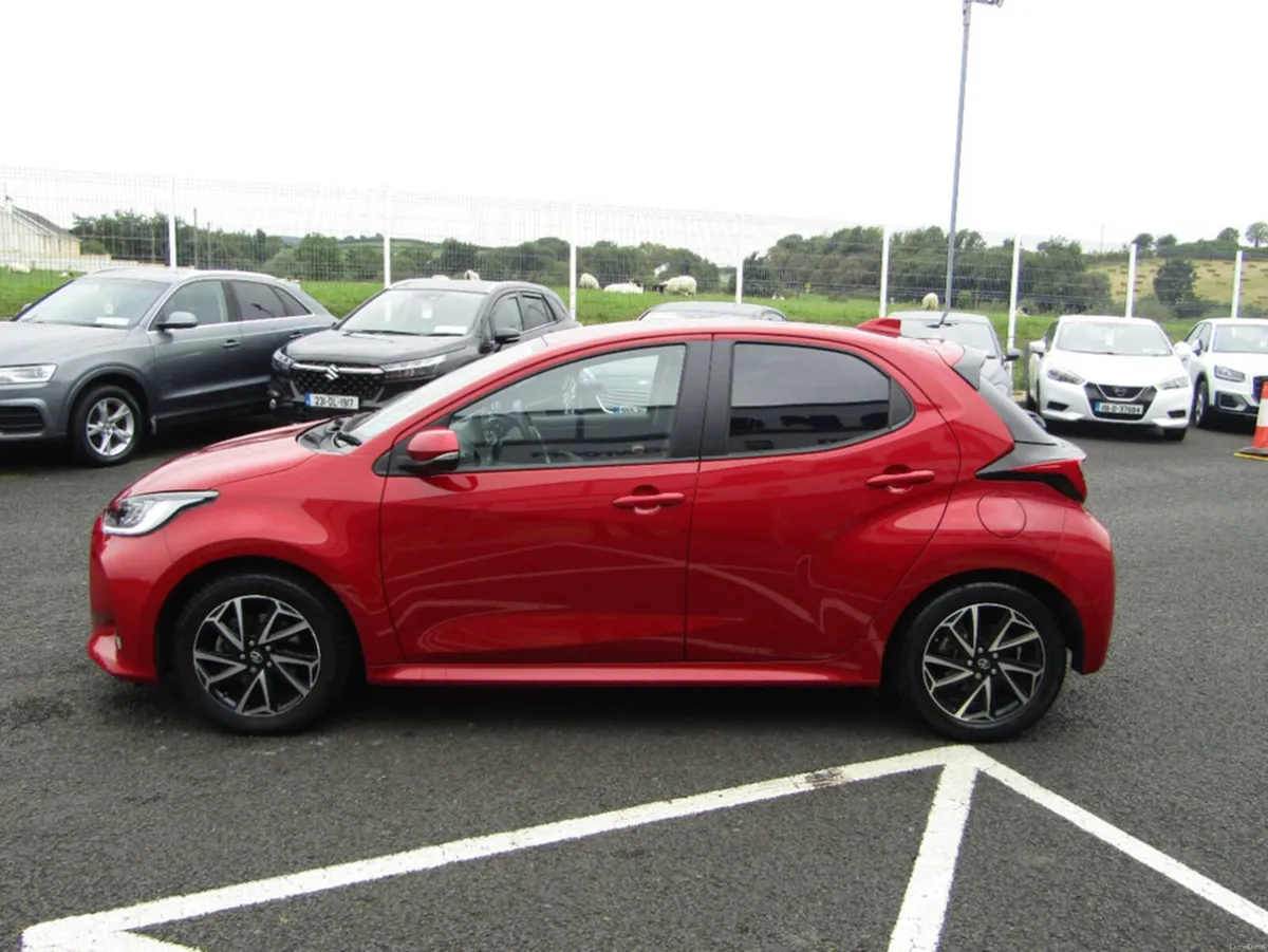 Toyota Yaris DESIGN HEV CVT - Image 6