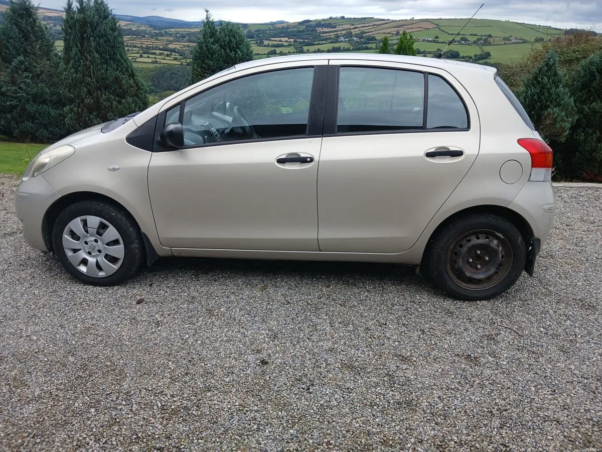 Toyota Yaris 2009 - Image 3