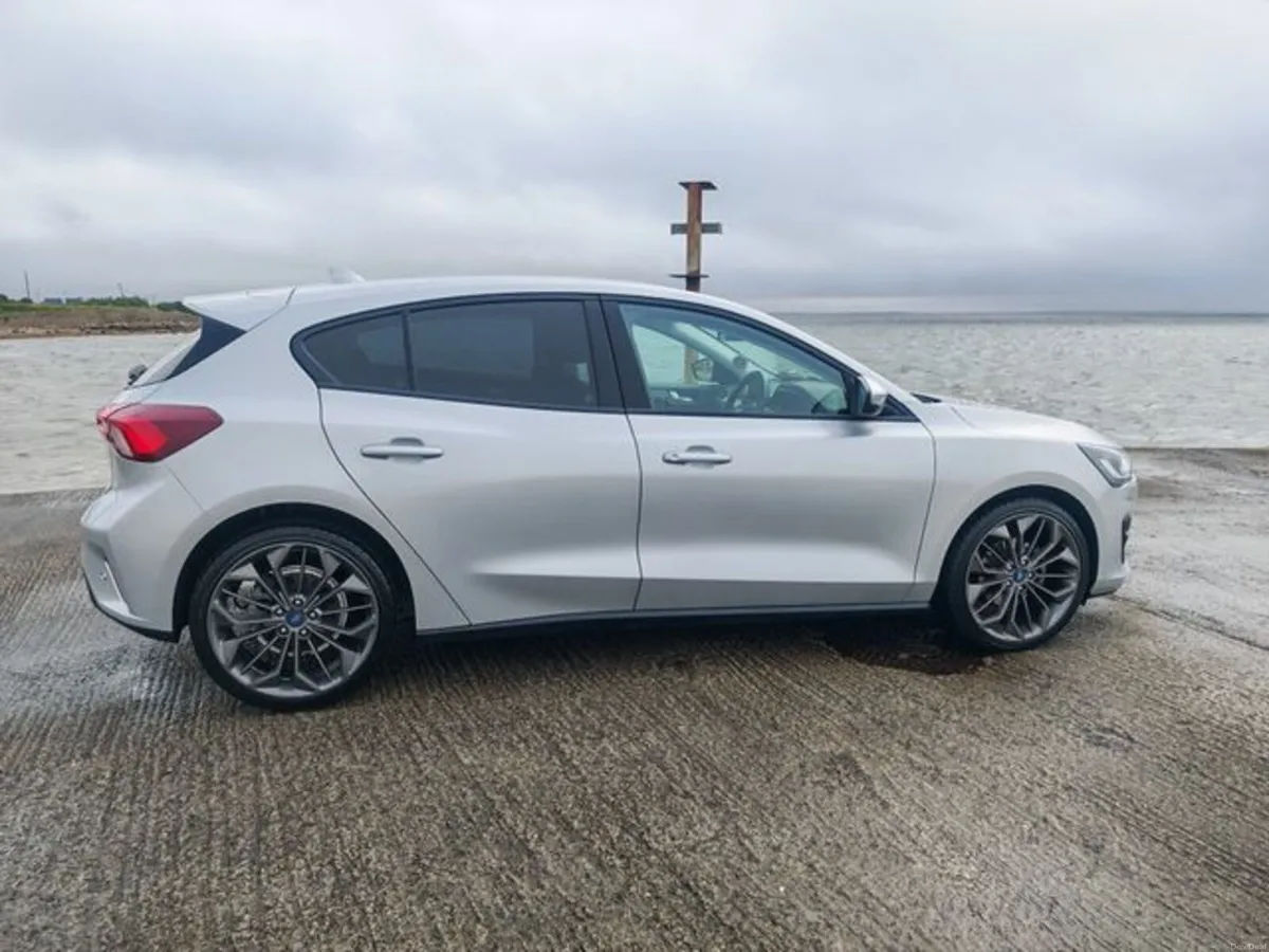 Ford Focus Connected 5D 1.5TD120 S6.2 A8 - Image 4