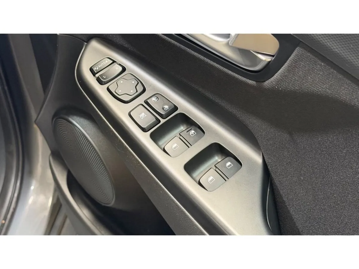 Hyundai KONA KAUAI EXECUTIVE MILD HYBRID 5DR DIESE - Image 6