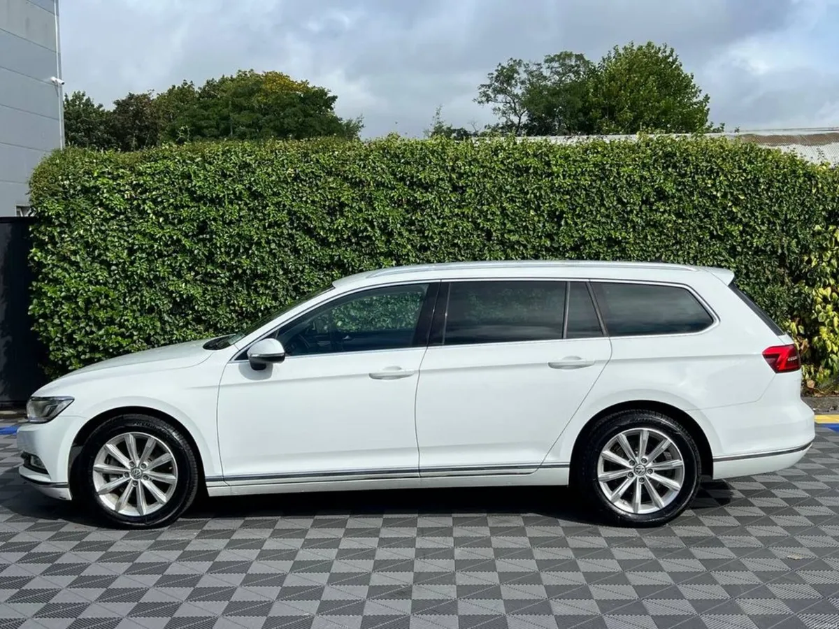 Volkswagen Passat ELEGANCE 2.0 TDI AUTO // SERVICE - Image 3