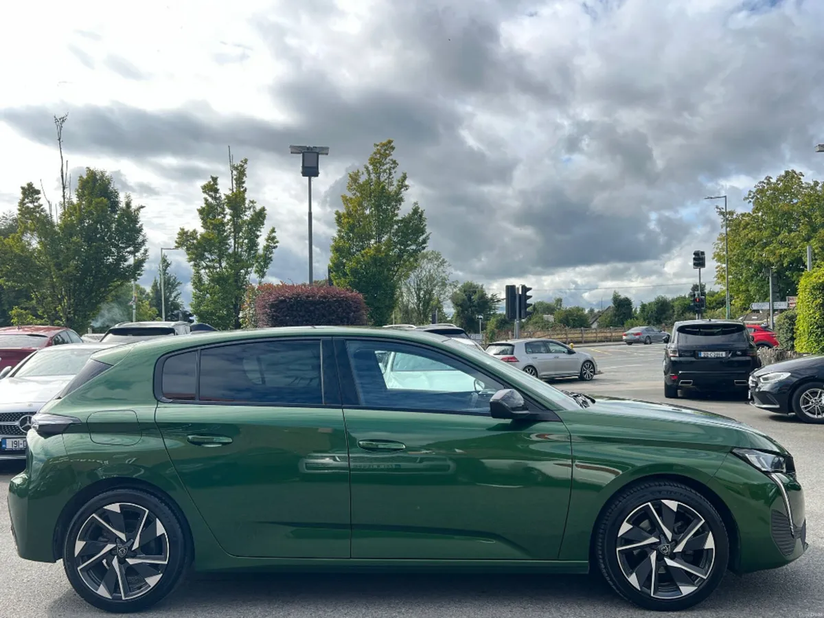 Peugeot 308 ALLURE 1.2 130 AUTO *LOW KMS* - Image 4