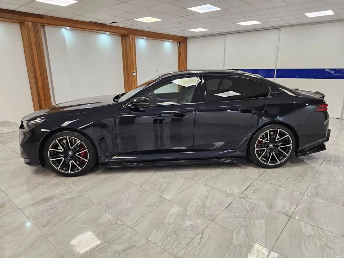 BMW M5 HUGE SPEC // LOW MILES - Image 4