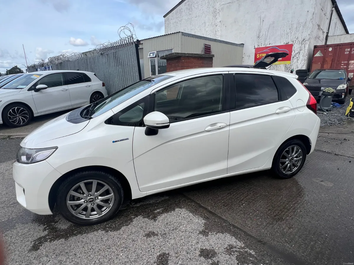 Honda Fit 2013 1.5 Hybrid Auto/ only 65k km. - Image 4