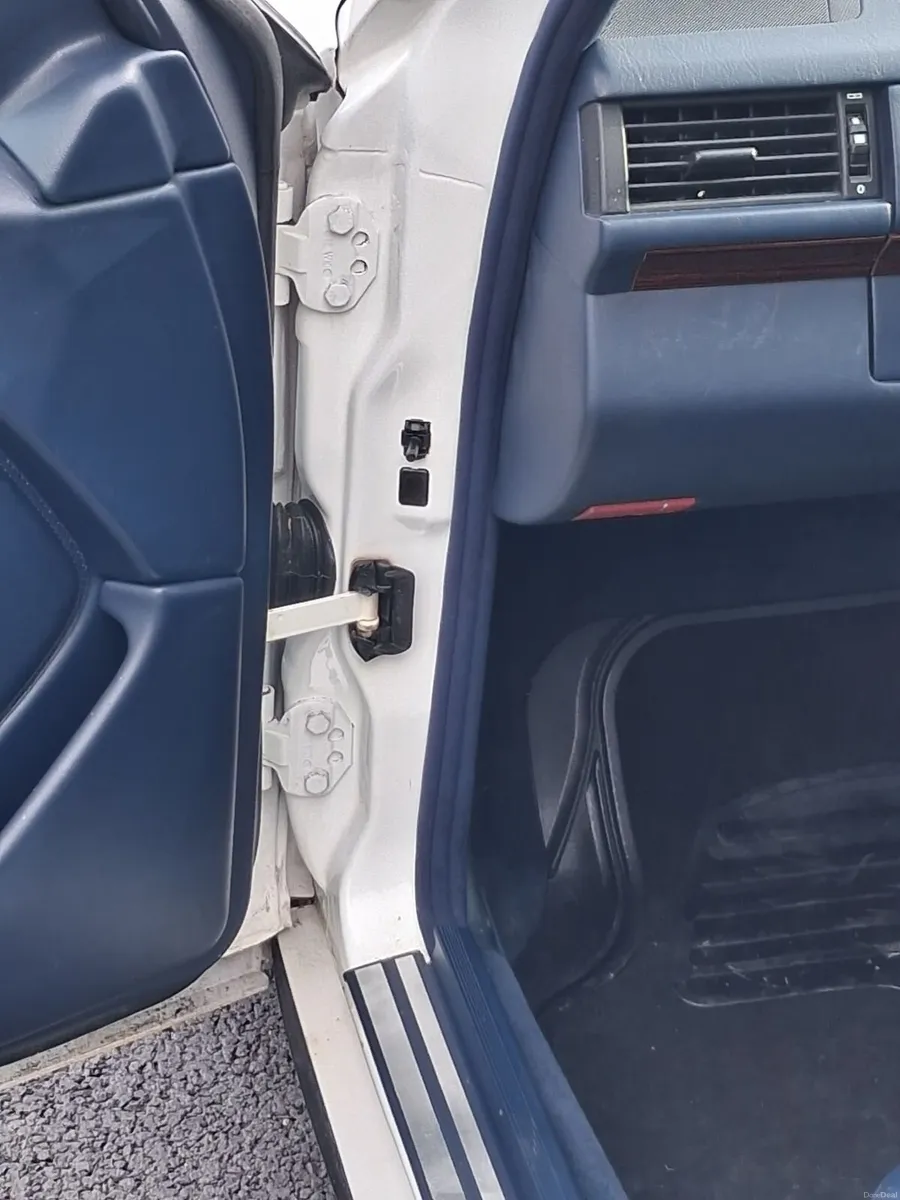 Mercedes-Benz E-Class 1997 - Image 2