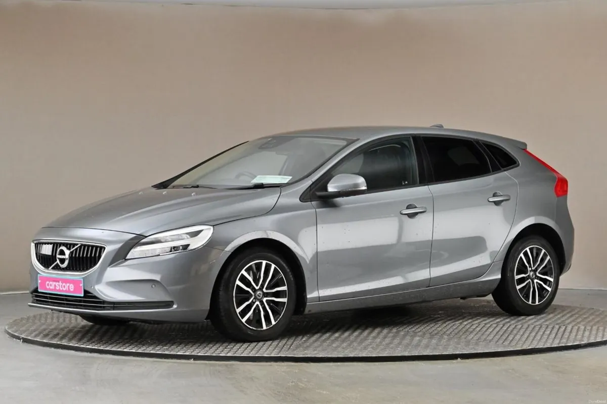 Volvo V40 2.0 D2 AUTO MOMENTUM EDITION - Image 4
