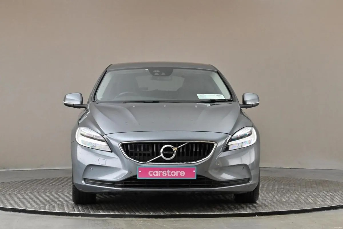 Volvo V40 2.0 D2 AUTO MOMENTUM EDITION - Image 2