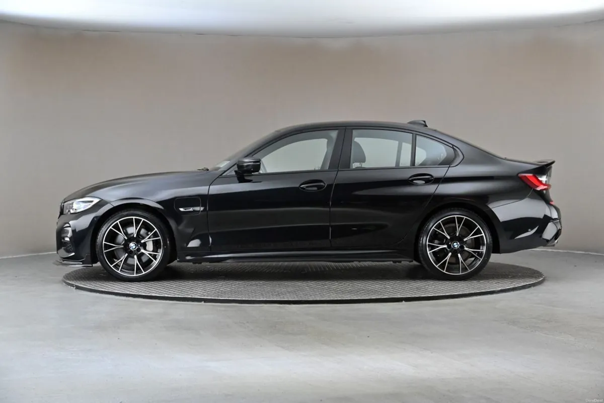 BMW 3-Series 330E M SPORT PHEV **360 PAN CAM**LOW - Image 5