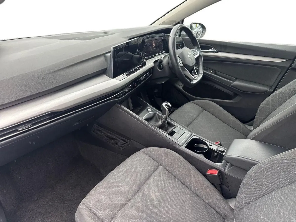 Volkswagen Golf 1.0 TSI 110HP Life - Image 4