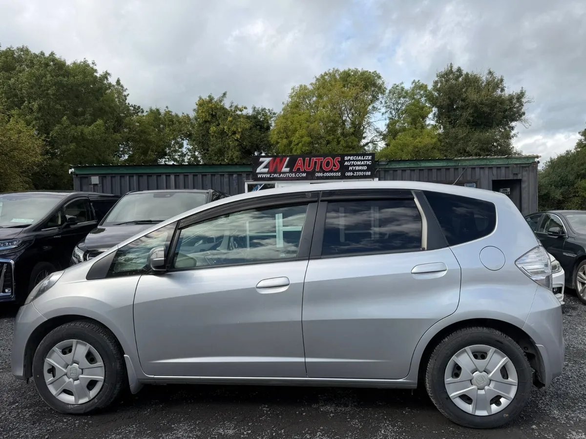 11 HONDA FIT 1.3 HYBRID - Image 4