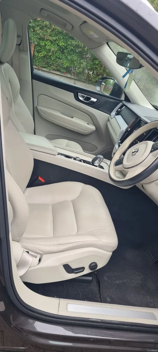 Volvo XC60 2022 - Image 1