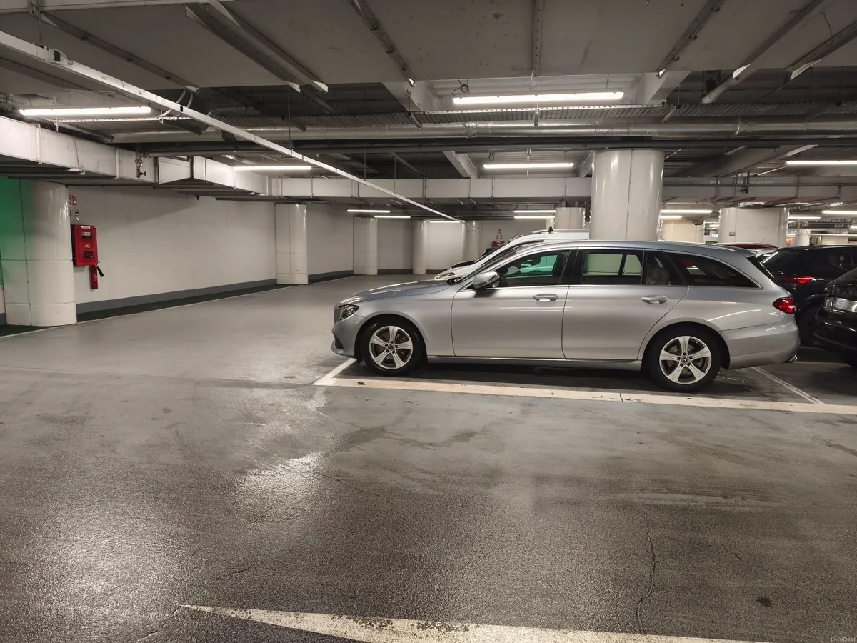 Mercedes-Benz E-Class 2018 Avantgarde - Image 2