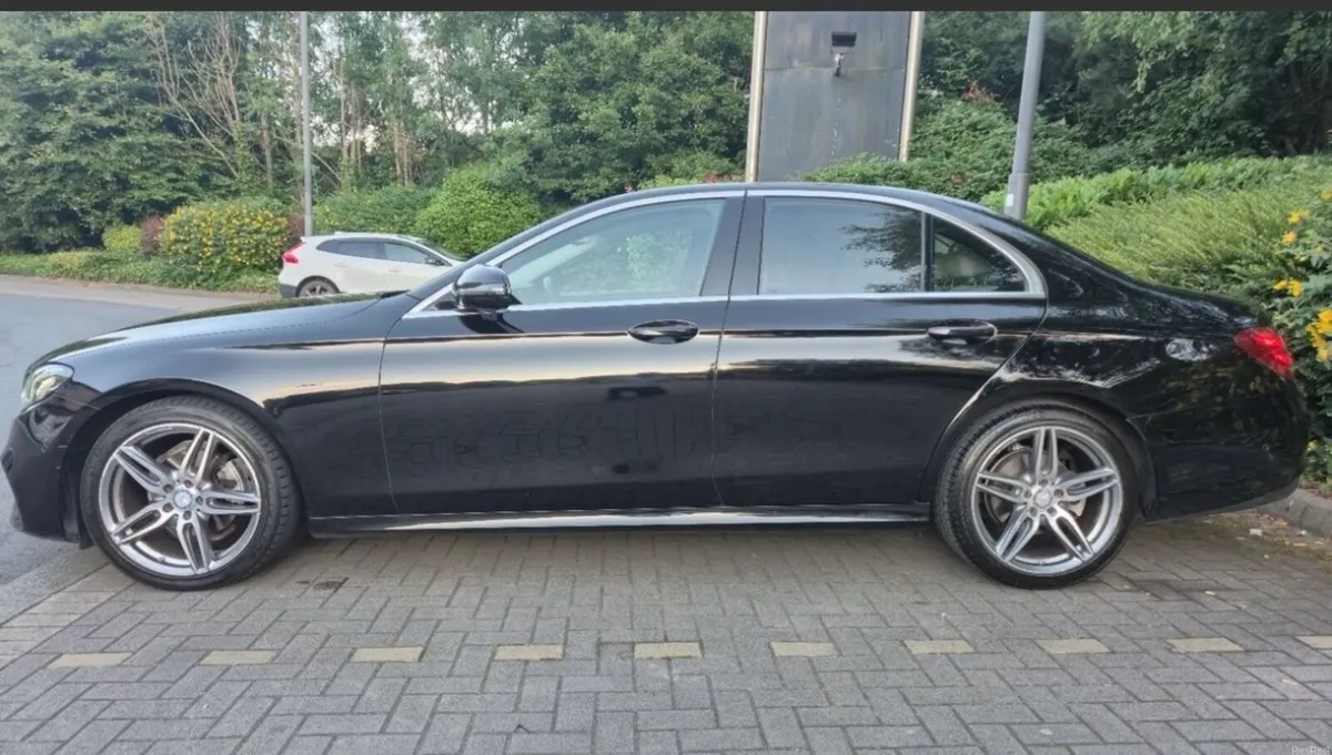 2017 Mercedes E200d AMG Line - Image 4