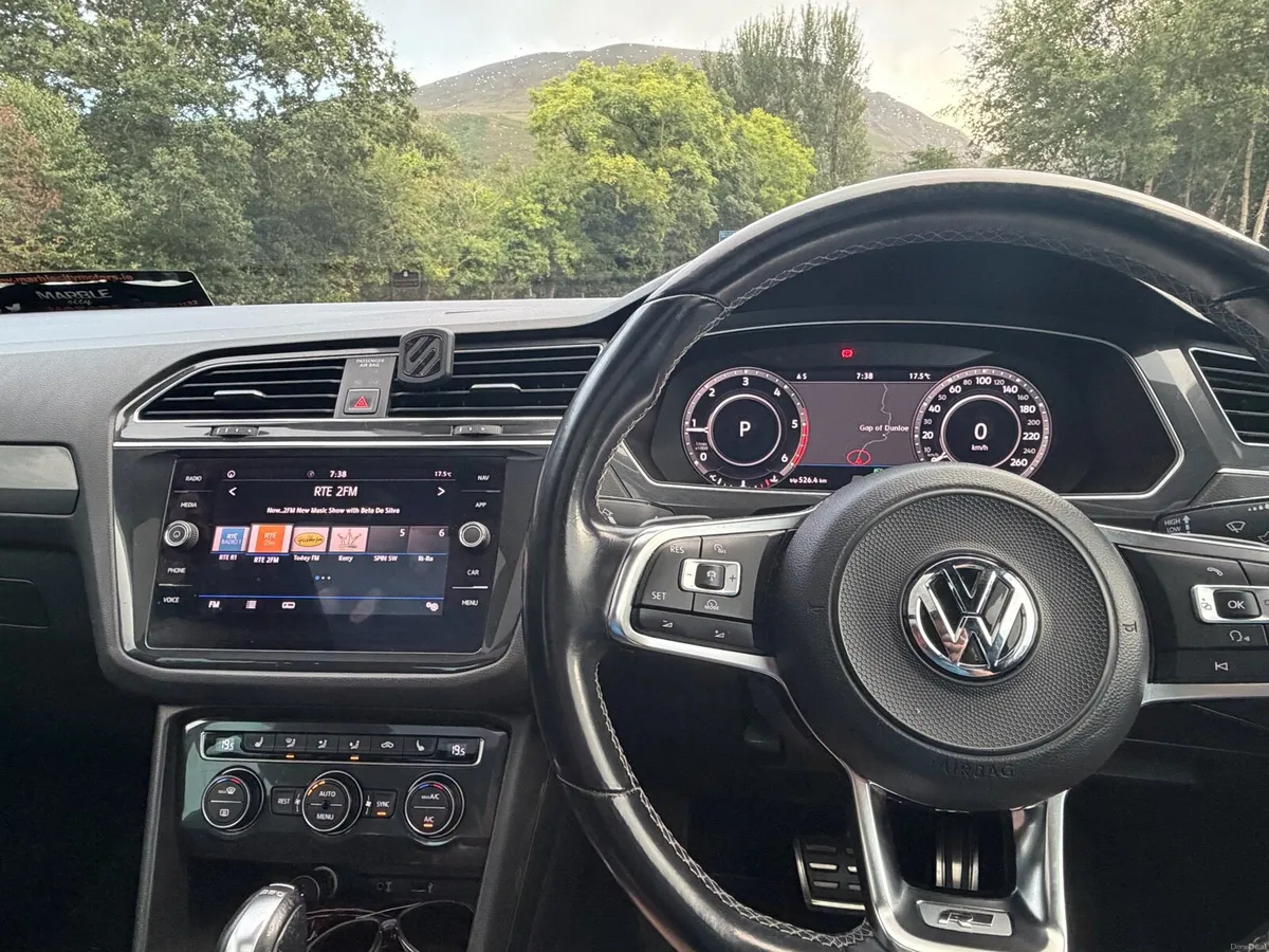 2017 VW Tiguan R-Line - Image 6