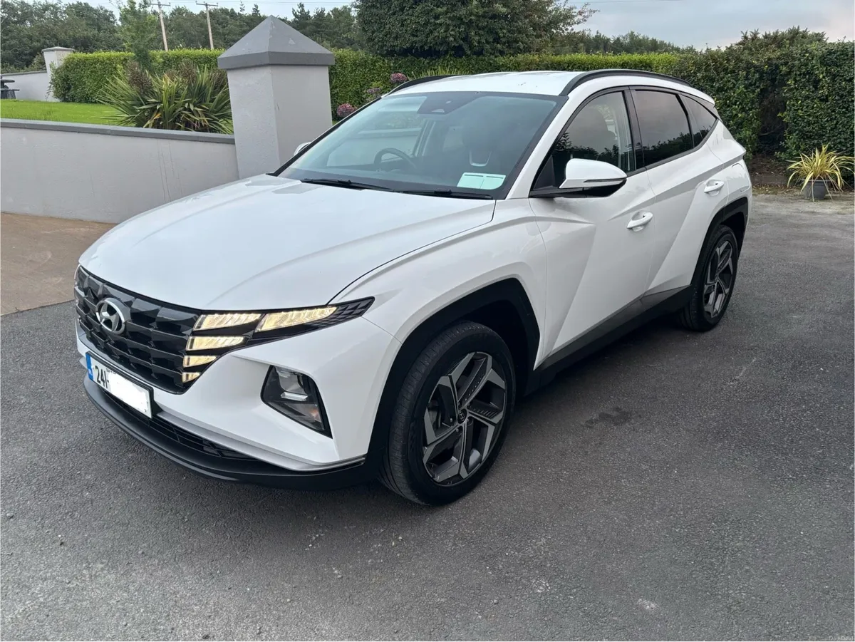 (241) Hyundai Tucson Hybrid Executive 2024 - Image 2