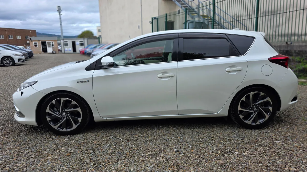 2016 Toyota Auris Hybrid - Image 4