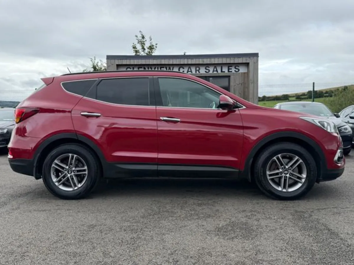 Hyundai Santa Fe Executive 4WD - 7 SEATS - Image 5