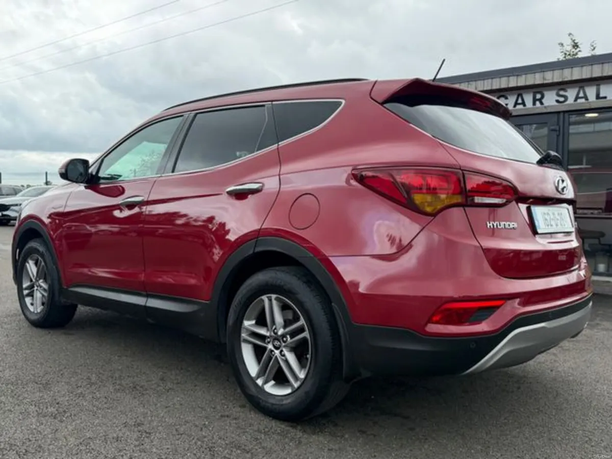 Hyundai Santa Fe Executive 4WD - 7 SEATS - Image 6