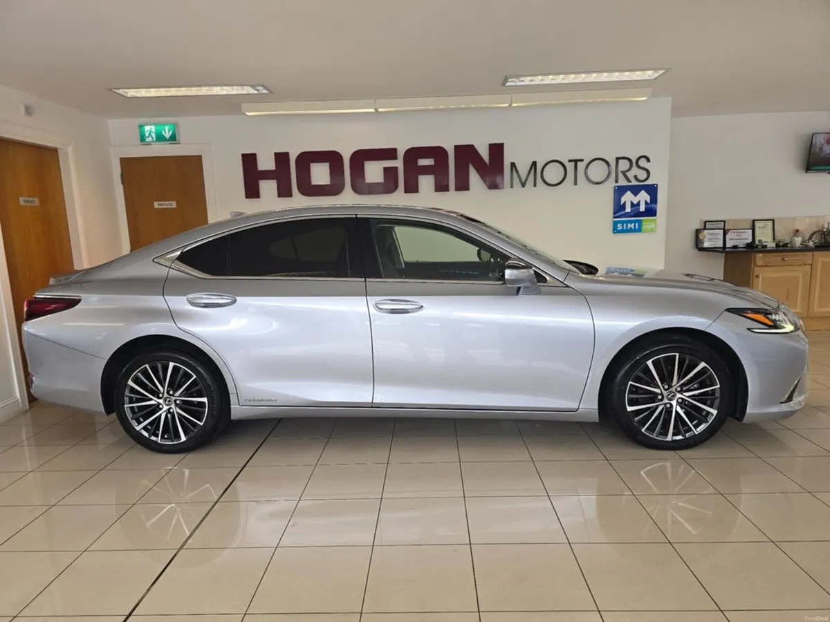 Lexus ES Hybrid Premium * Ultimate Spec * - Image 3