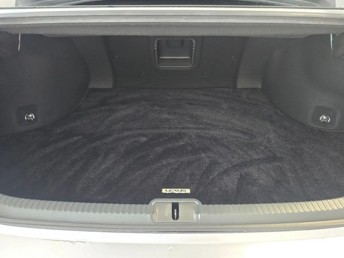 Lexus ES Hybrid Premium * Ultimate Spec * - Image 6
