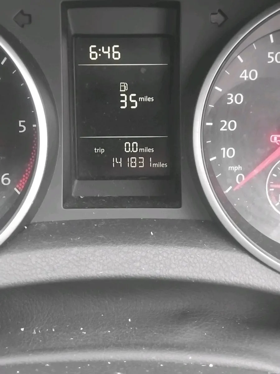 Volkswagon golf - Image 5