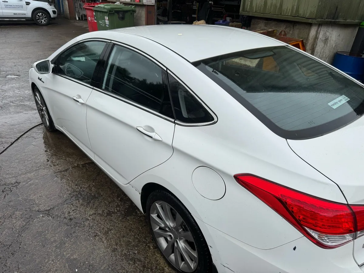 Hyundai i40 blue drive - Image 4