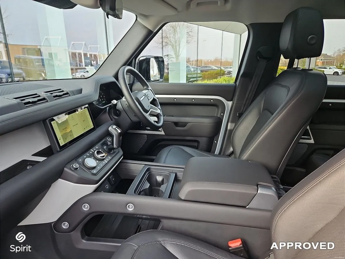 Land Rover Defender 2.0 PHEV XS Editon - Image 3