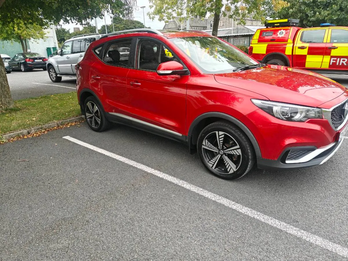 MG ZS EXCLUSIVE EV - Image 3