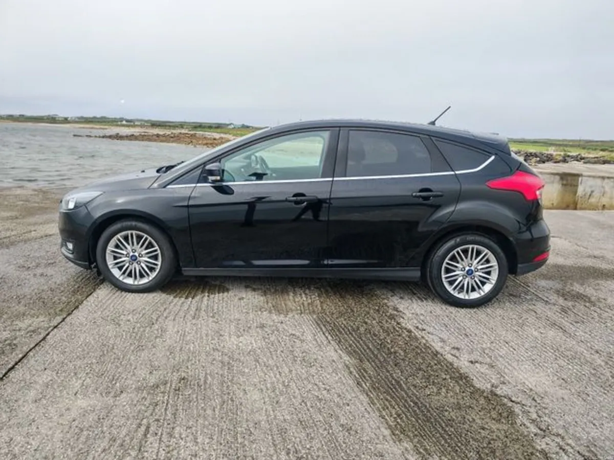 Ford Focus 1.5 TDCI Zetec Edition 120PS 5DR - Image 4