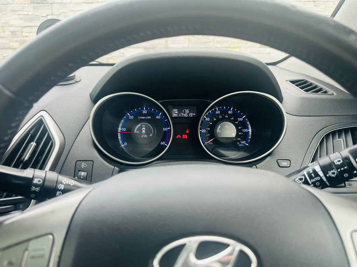2011 Hyundai ix35 | Economical SUV | Sunroof - Image 3