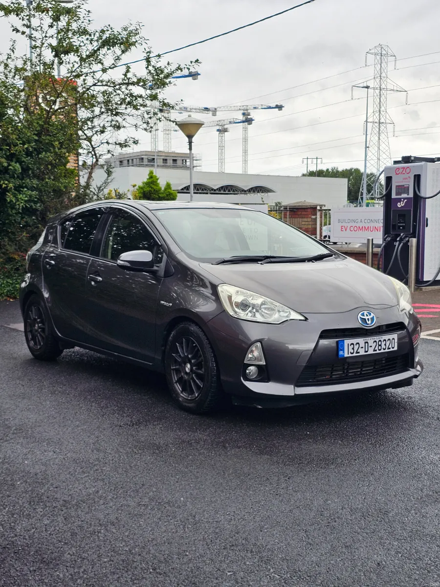 Toyota Aqua Hybrid 2013 - Image 6