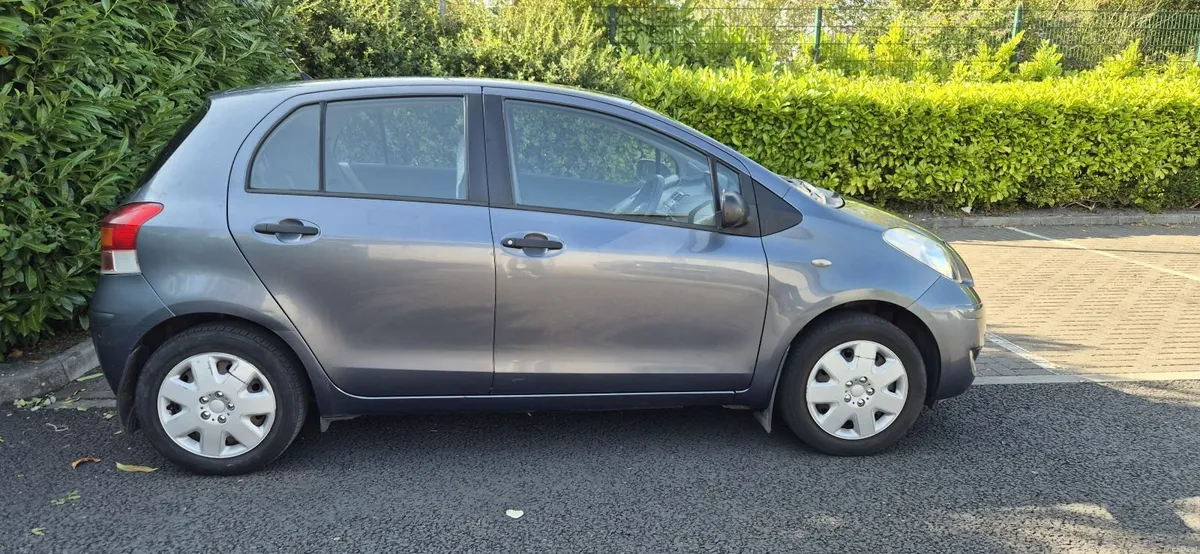 Toyota Yaris 2009 - Image 3