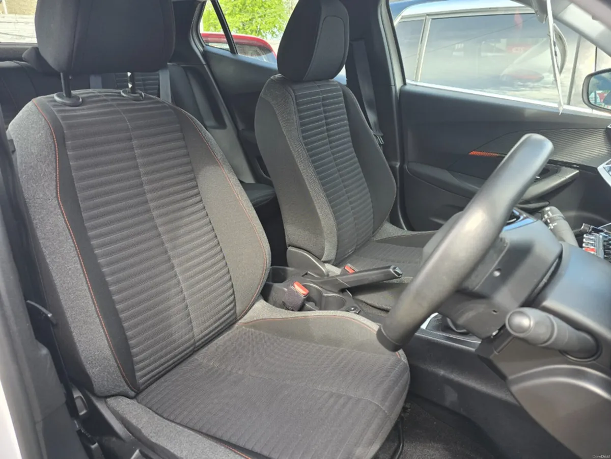 Peugeot 2008 ACTIVE 1.2 100 4DR - Image 5