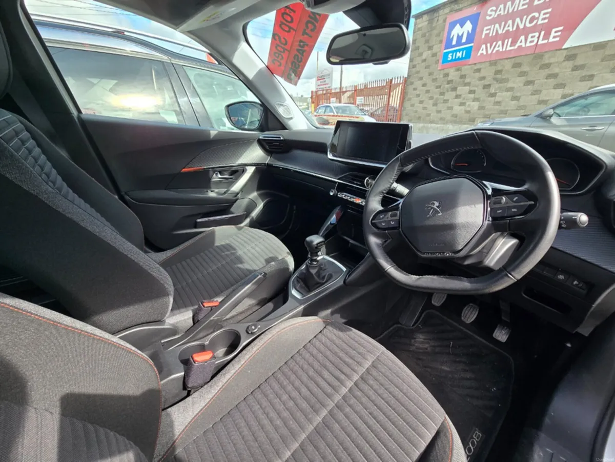 Peugeot 2008 ACTIVE 1.2 100 4DR - Image 4