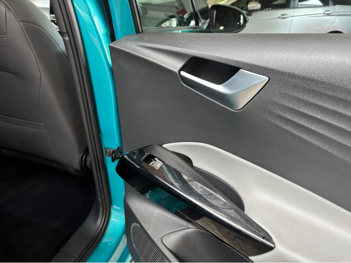Volkswagen ID.3 PRO 150 KW STYLE 58KWH 5DR AUTO - Image 2