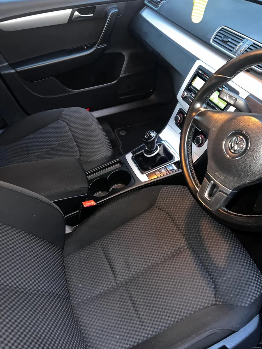 Volkswagen Passat 2013 - Image 6