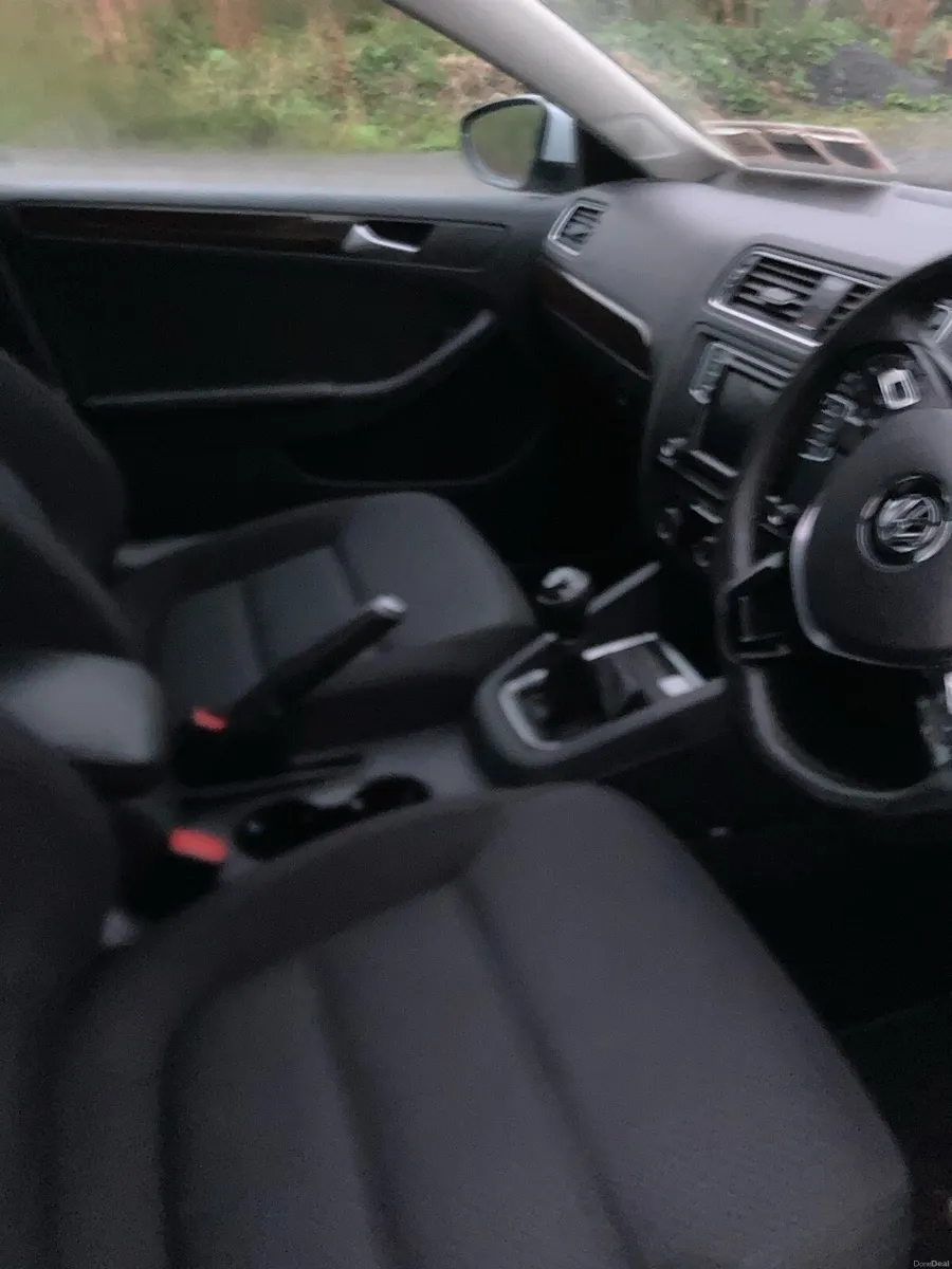 Volkswagen Jetta - Image 5