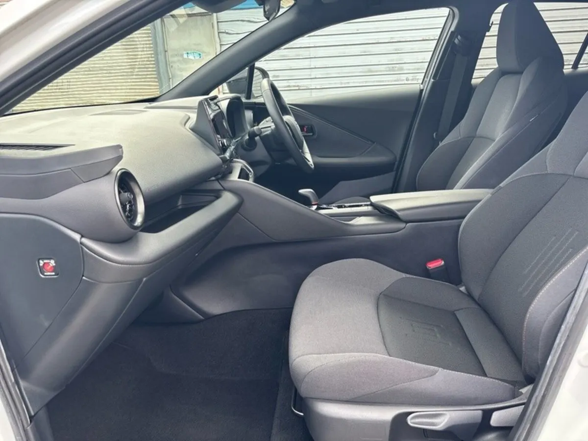 Toyota C-HR HYBRID SPORT AUTOMATIC // HEATED SEATS - Image 6