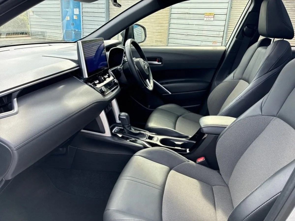 Toyota Corolla Cross TOP SPEC SOL 1.8 HYBRID SOL P - Image 6