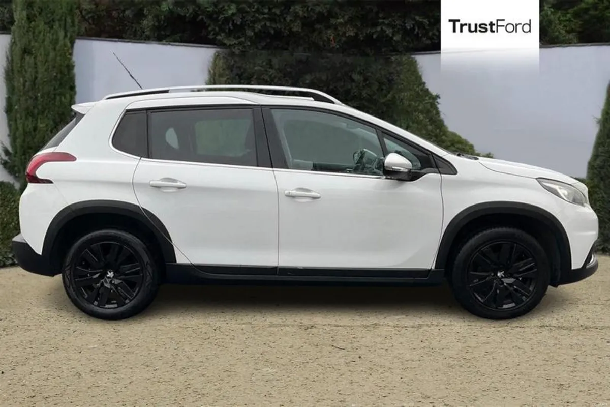Peugeot 2008 1.2 PureTech Allure 5dr - Image 3