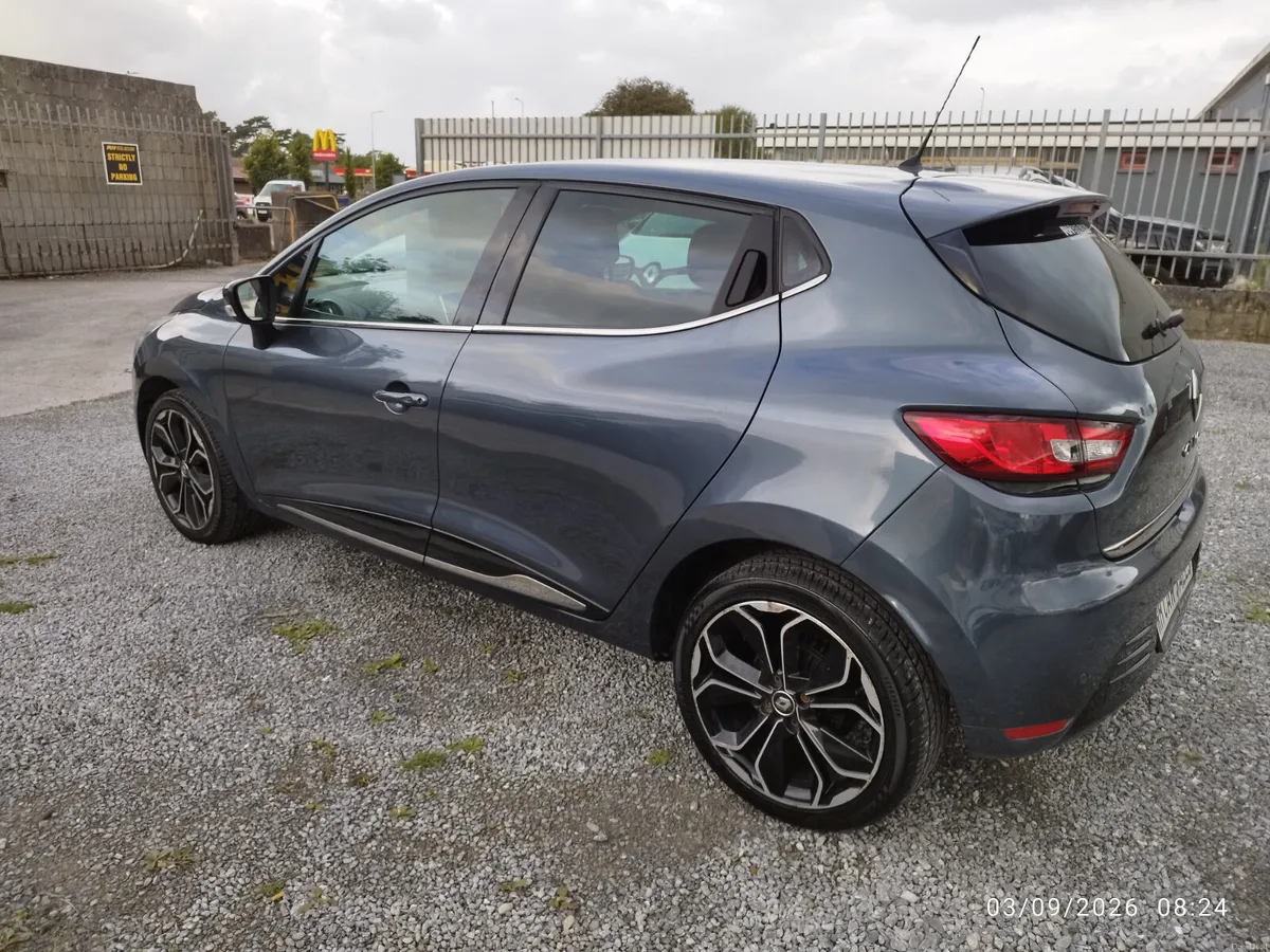 2019  Renault Clio  0.9  iconic tce - Image 6