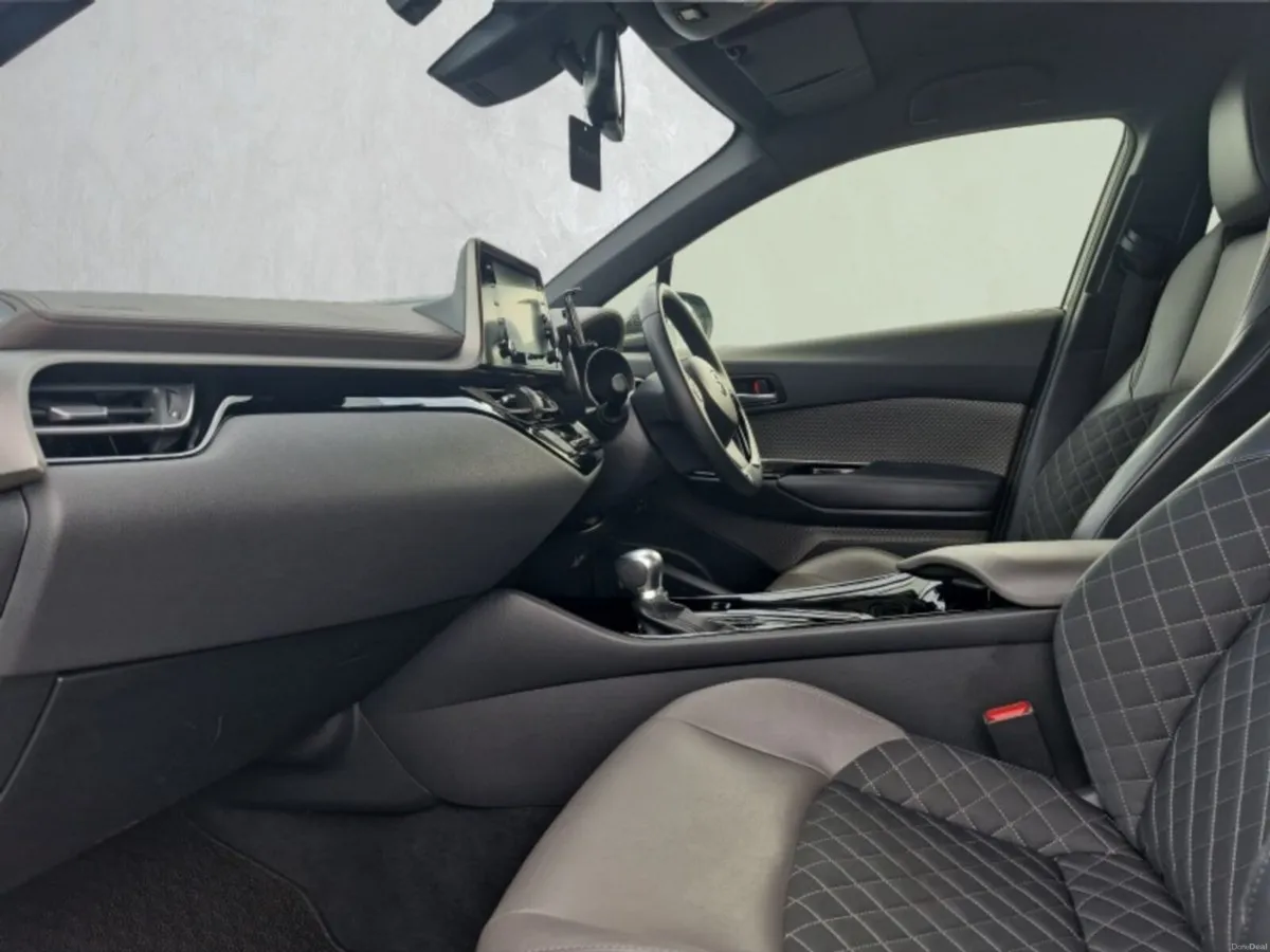 Toyota C-HR ** 1.8 HYBRID ** AUTO ** HUGE SPEC ** - Image 6