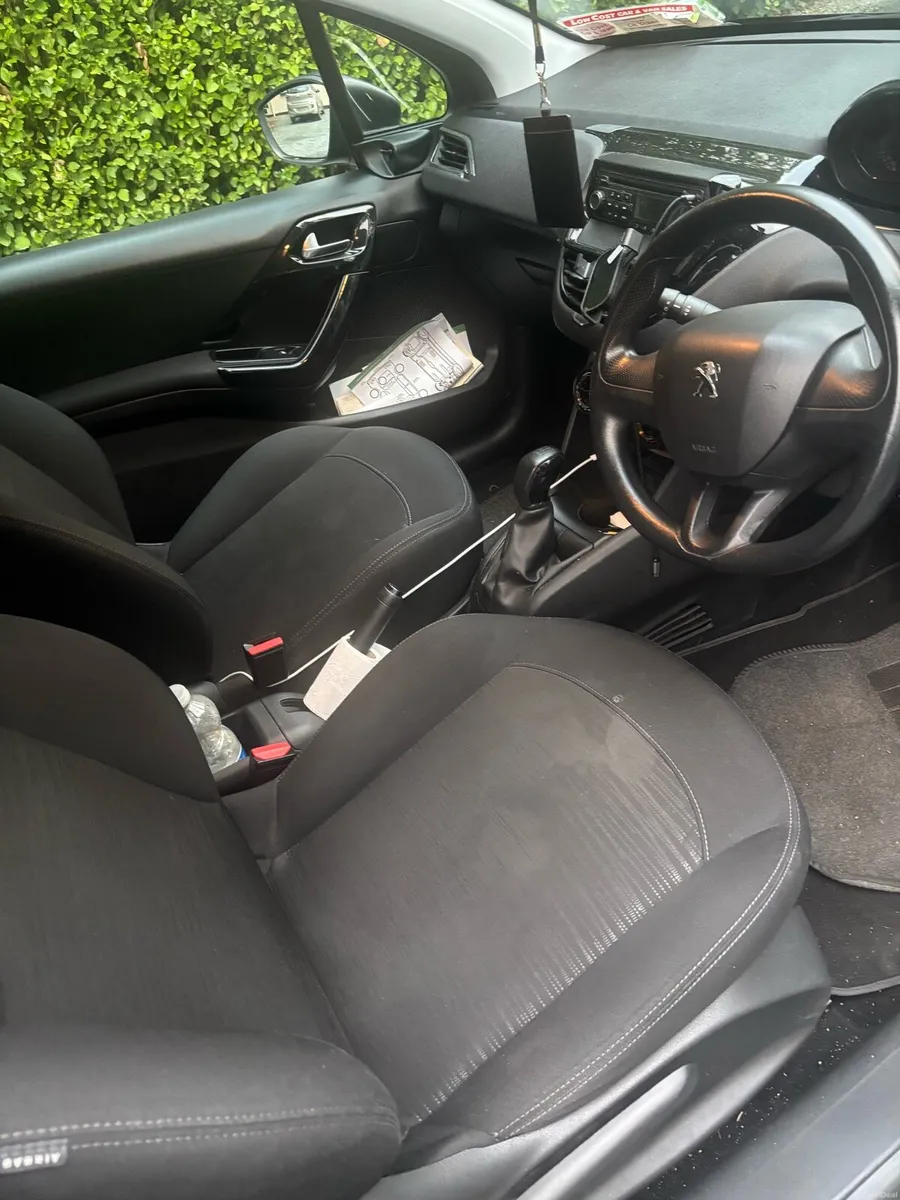 Peugeot 208 - Image 5