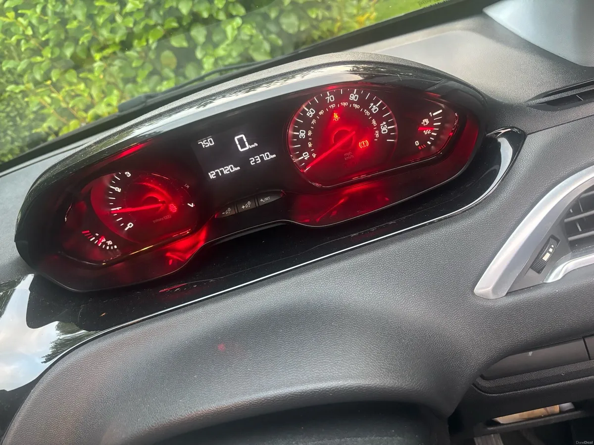Peugeot 208 - Image 6
