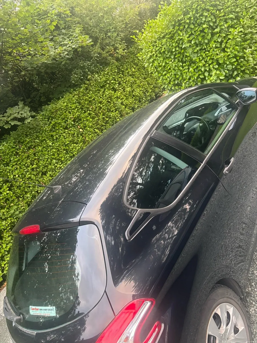 Peugeot 208 - Image 3