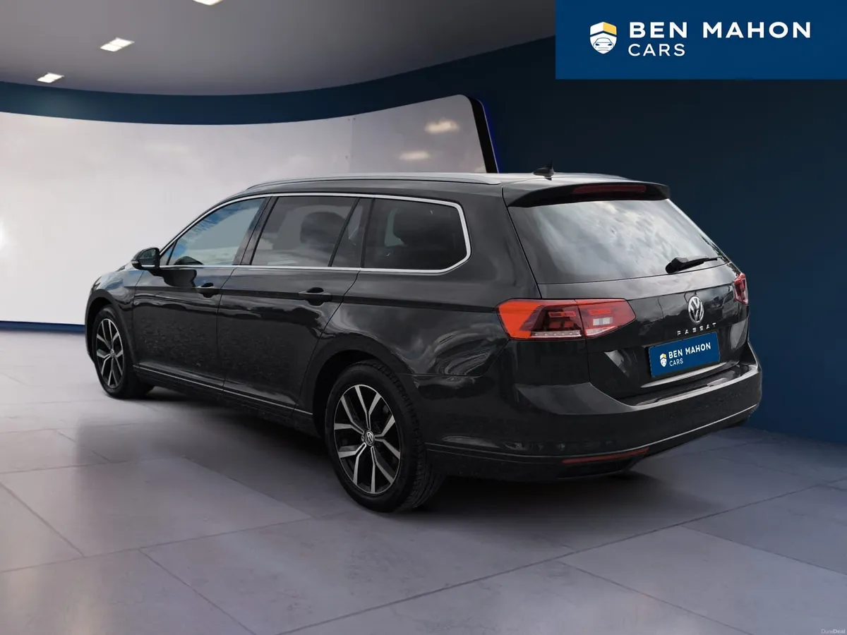 Volkswagen Passat Estate Highline - Image 3