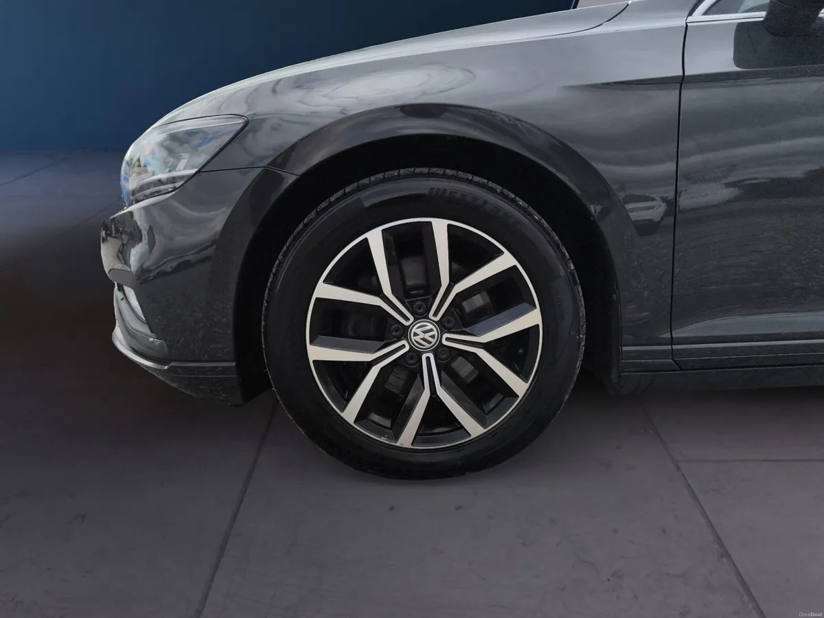 Volkswagen Passat Estate Highline - Image 6
